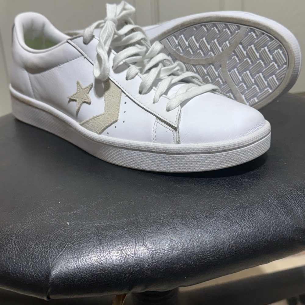 Converse All Star White/Gray Leather Lace-Up Sneakers Chucks Size M 11 / W 12.5